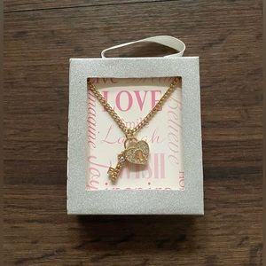 *NEW* Cute Heart & Key Necklace